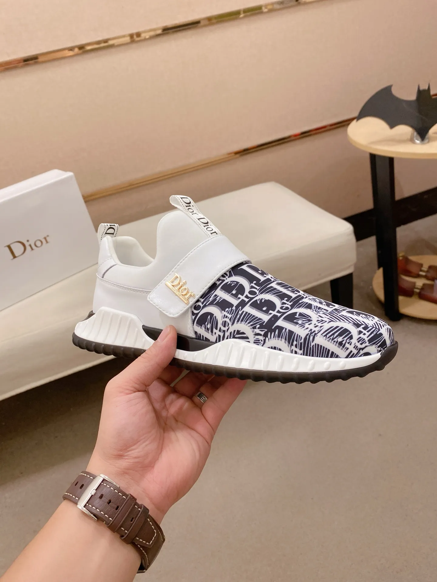 Factory price: 440💰[Dior·Dior] New casual sports style men's shoes, new spring and summer design, perfect workmanship, lace-up lazy style to create wardrobe quality, upper: imported cowhide, sheepskin lining is soft and comfortable, ultra-light TPU wear-resistant outsole, simple, versatile fashion men's shoes, excellent color code number 38--44. (Can be customized for 45 non-refundable)